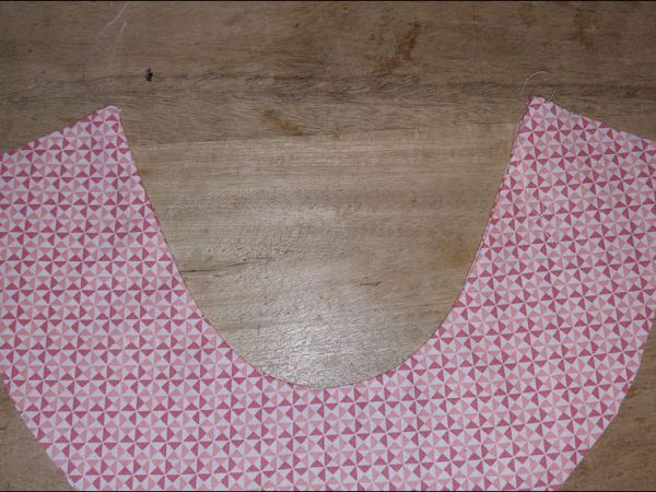 Holle naad: techniek voor een gladde&nbsp;halsuitsnijding