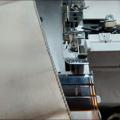 Picotsteek met de&nbsp;overlockmachine