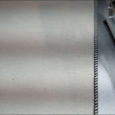 Rolzoom en rolnaad met de&nbsp;overlockmachine