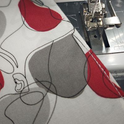 Tip:  2 mm omgevouwen zoom met de&nbsp;blindzoomvoet