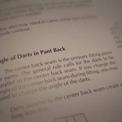 Voor Abonnees: De juiste hoek van coupenaden bij het tekenen van&nbsp;broeken