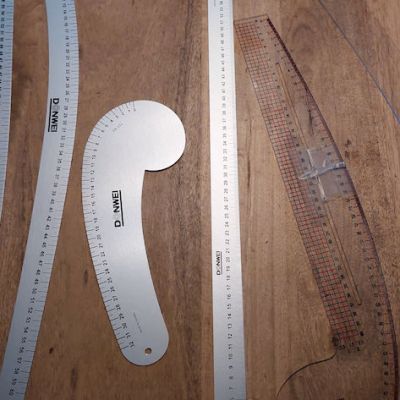 Lezersvraag: Patroontekenlinialen, de welke en waar koop je deze? Plastic of&nbsp;aluminium?