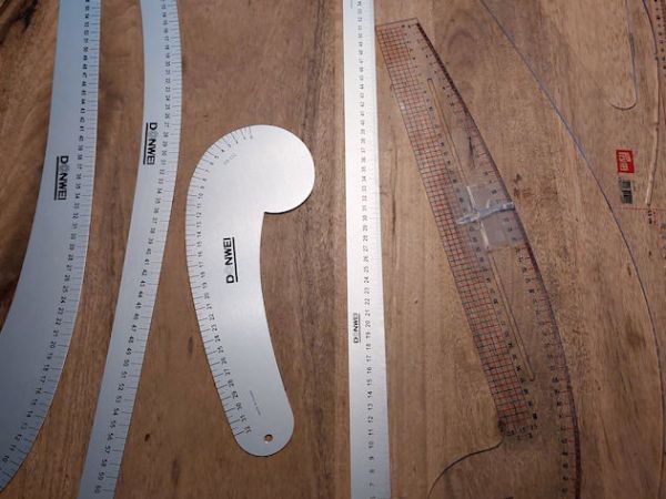 Lezersvraag: Patroontekenlinialen, de welke en waar koop je deze? Plastic of&nbsp;aluminium?